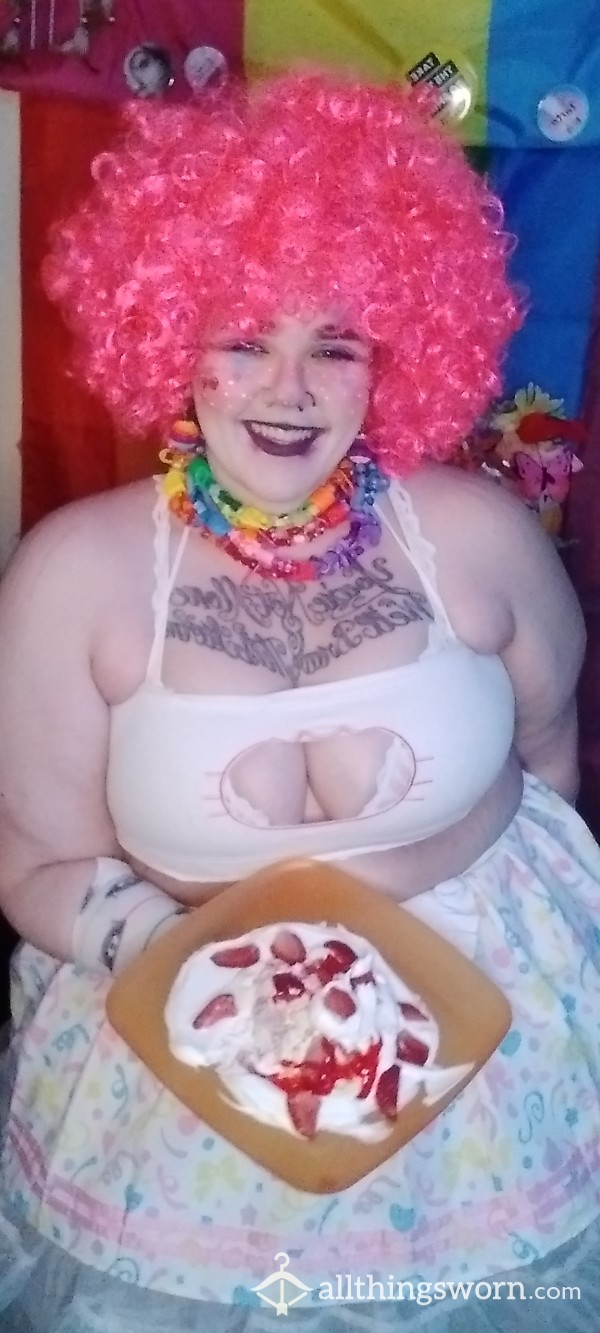 POV You Hired A Cute Clown Girl For Your Special Day 🥳🤡💖 (10 Pics)