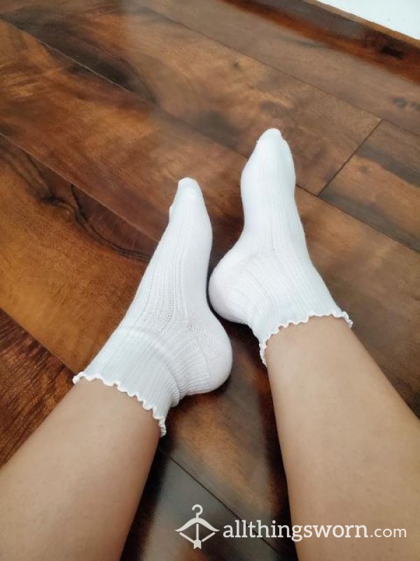 10 Photos Of My Small Feet With Classic Cotton Socks 🧦