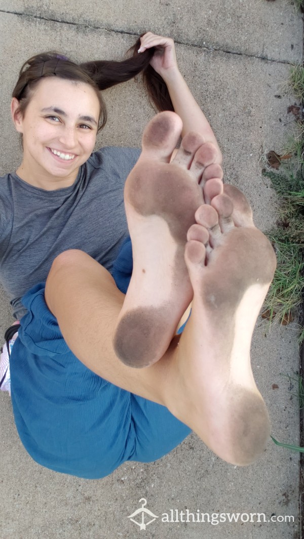 126 Image Set DIRTY SOLES - Natural Toenails - Full Body W/ Face And Feet Closeups - Sept 2020 MDL