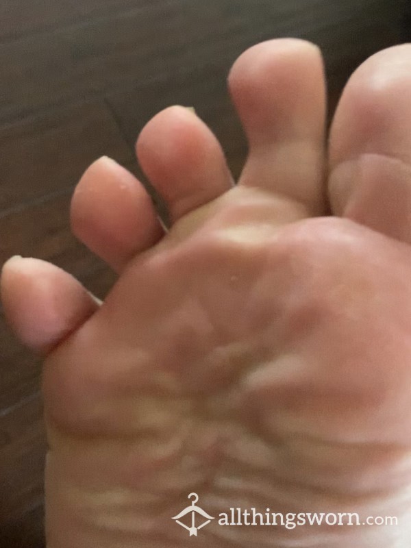 2 Minute Video Of My Feet, Soles And Calluses