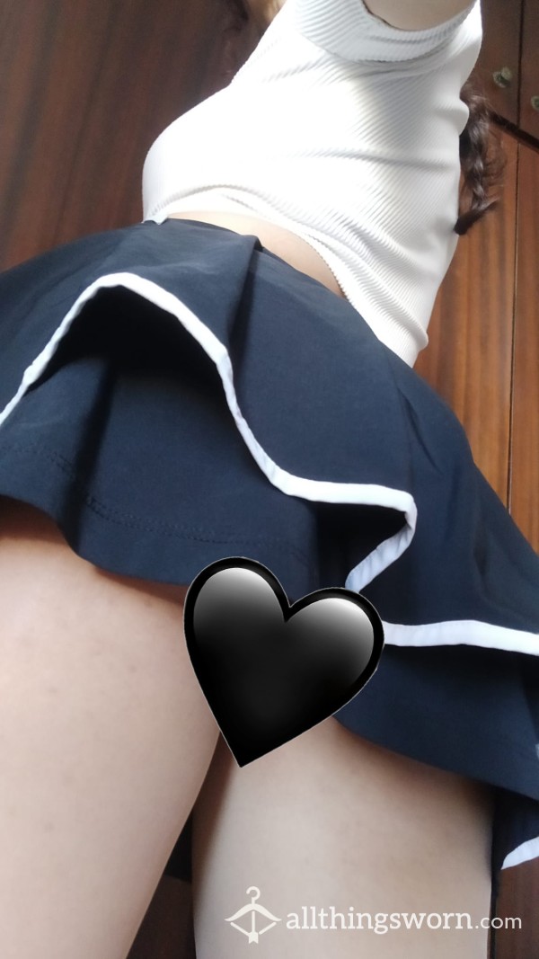 2€ Upskirt Photos With My Big Latina Ass, With Or Without Panties/tights