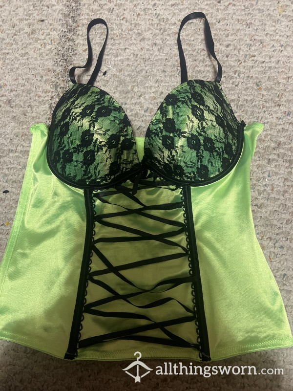 38C Bra 31.00 Shipped Comes With Five Daywear