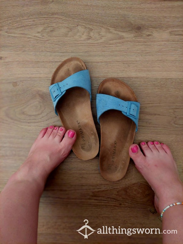 5 Minute Shoe Play Video, Birkenstock Style Sandals And Bare Legs Bbw