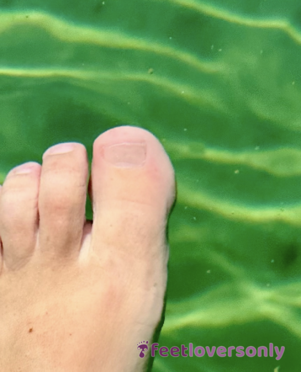 5 Pics - A Day At The Lake - Feet In Clear Water And On Paddle Board