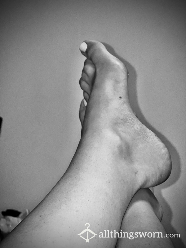 5x Pics Of My Pedicured Feet