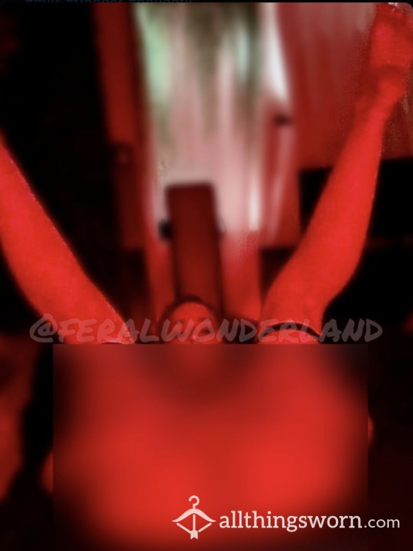 6 Naughty Nude Milf Red Light Photos