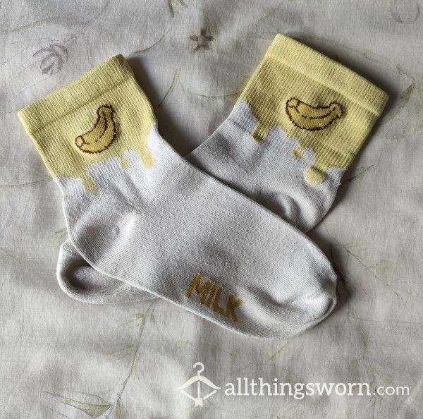 Adorable White Ankle Socks With Banana Drip Print, Very Well-worn