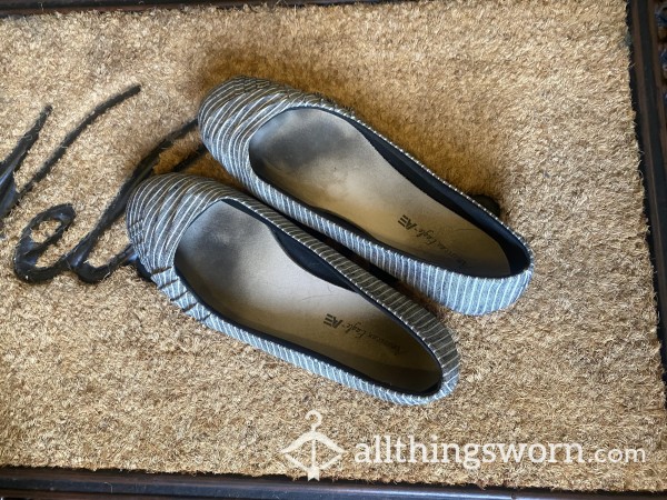 AE Flats With Heel And Toe Impressions