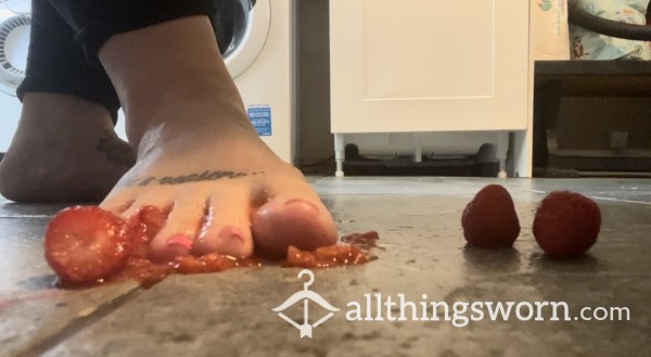 Barefoot Strawberry Squashing 🍓🍓