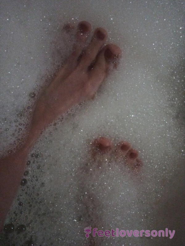 Bathing My Feet With Foam🛁