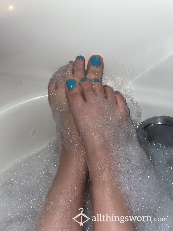 *PRICE REDUCED* Bathtub Foot Pictures! 👣💦