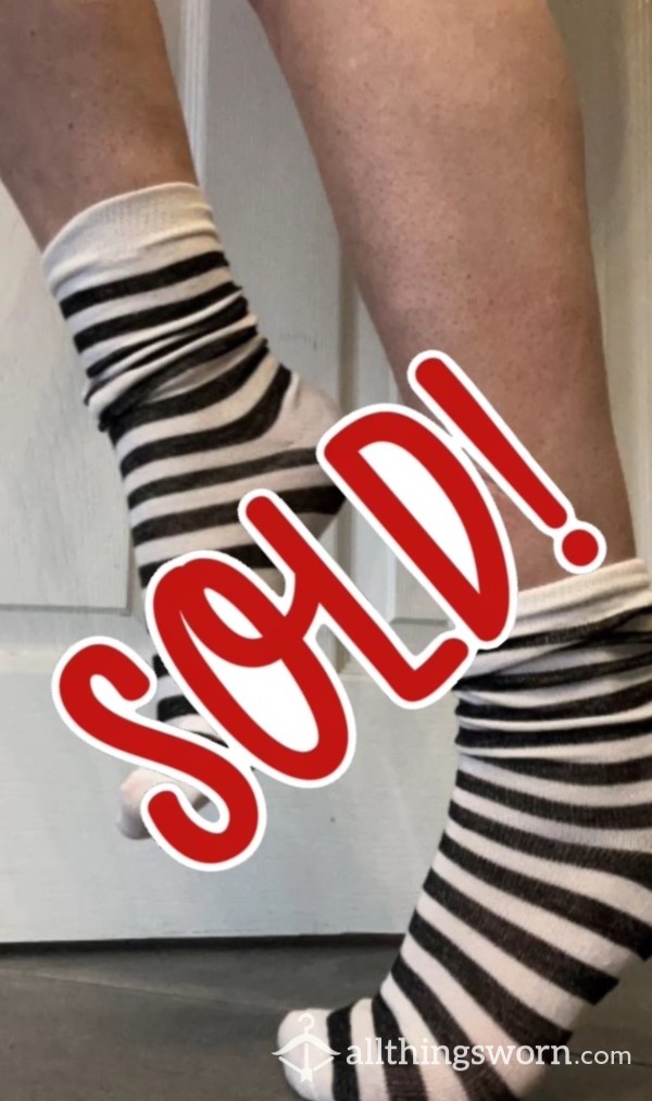 ◼️◼️ Black And White Striped Stinking Socks ◼️◼️