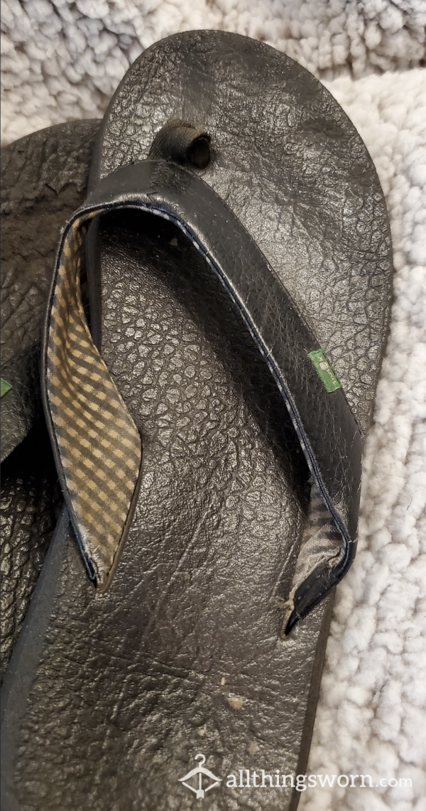 Black Sanuk Flip-flops - Size 9 - Used And Very Well Worn - Thoroughly Trashed And Super Filthy!