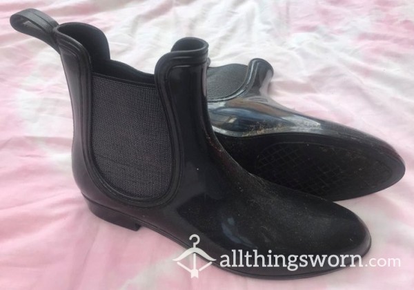 Black Shiny Wellie Type Boots, Size 8