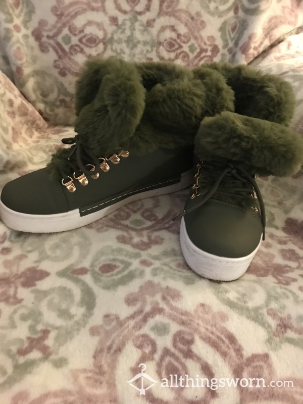 Boots With Fur Size 11