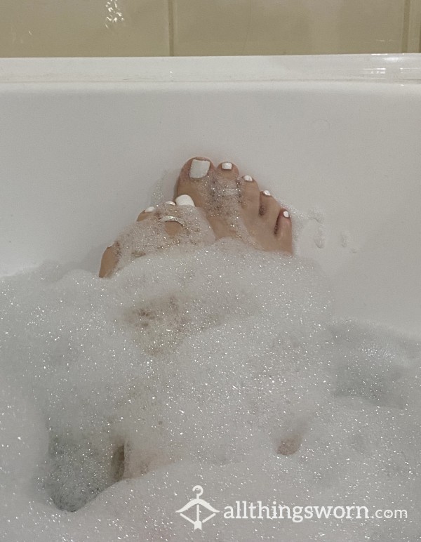 Bubble Bath Feet | Toe Rings | White Nail Polish