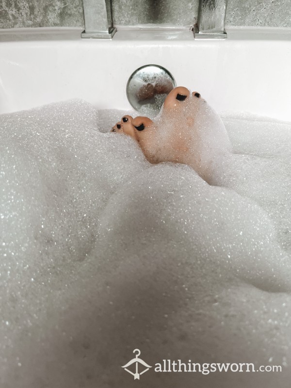 Bubble Bath Toes 🛁💋