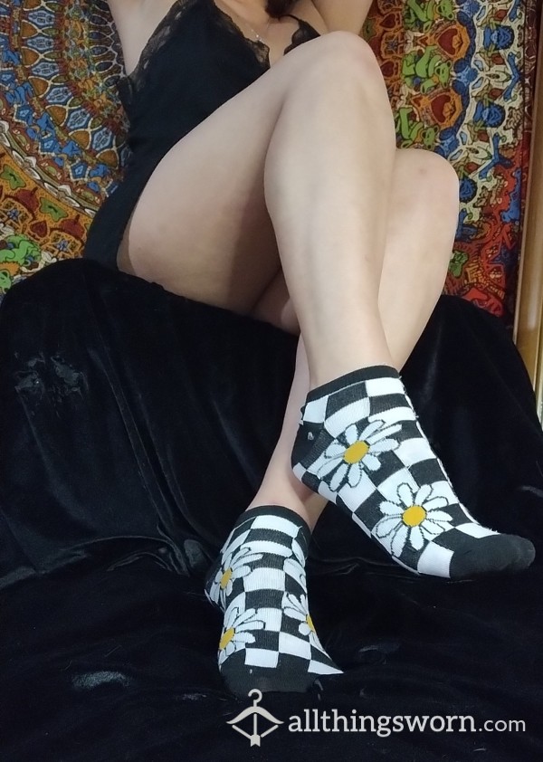 Checkered Daisy Ankle Socks