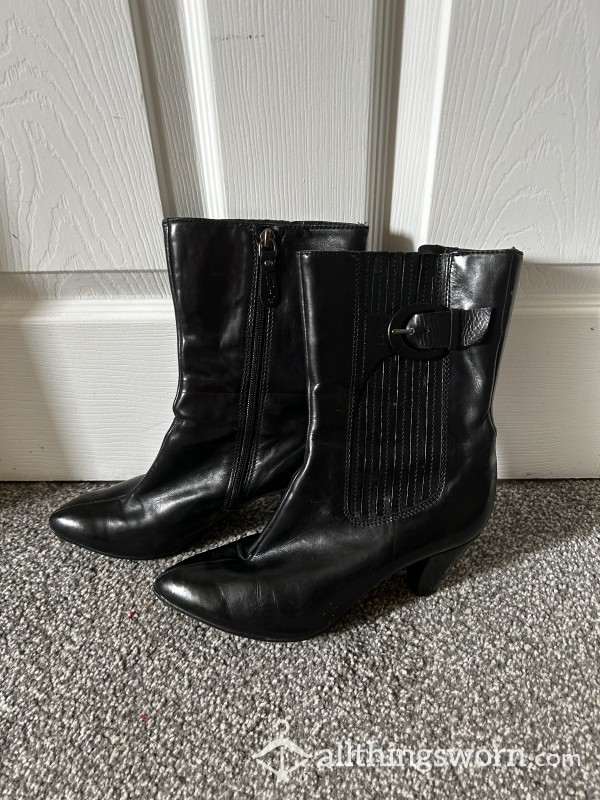 ◼️◼️Clark’s Leather Boots In Size 6 ◼️◼️