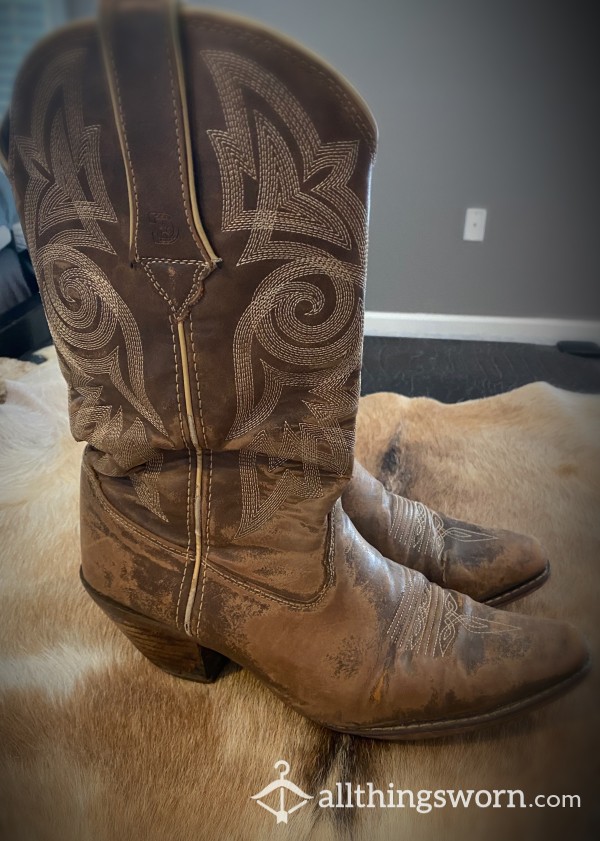 Cowgirl Boots! 👢 🐴  Very Well Worn *Priority Shipping Included*