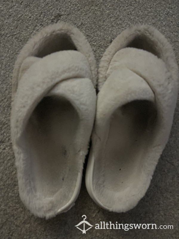 Cream Grubby Slippers