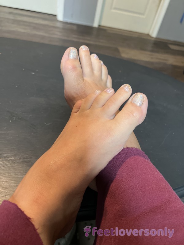 Cum See My Freshly Painted Toes 🤤