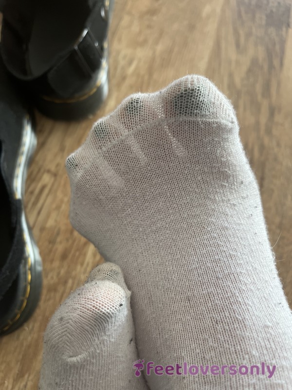 Cute Spread Toes In White Trainer Socks