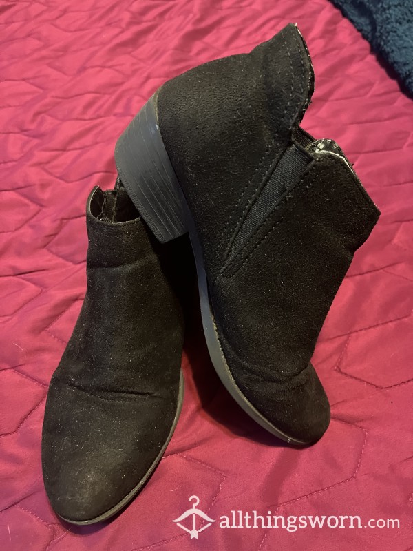 Cute Suede Boots (size 5)