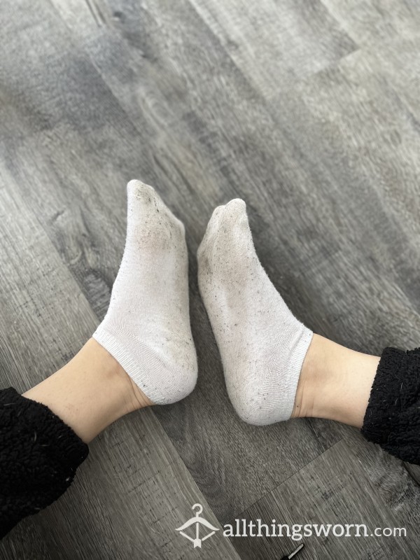 👣 Dirty Floor, Dirty Socks