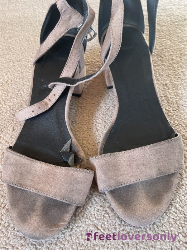 Dirty Nude Sandals With A Low Chunky Heel And Toe Imprints