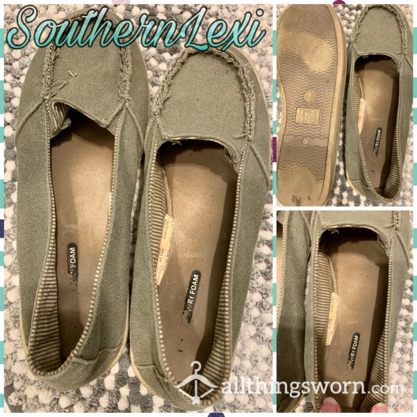 Dirty Old Flats 👣 Very Worn! $25