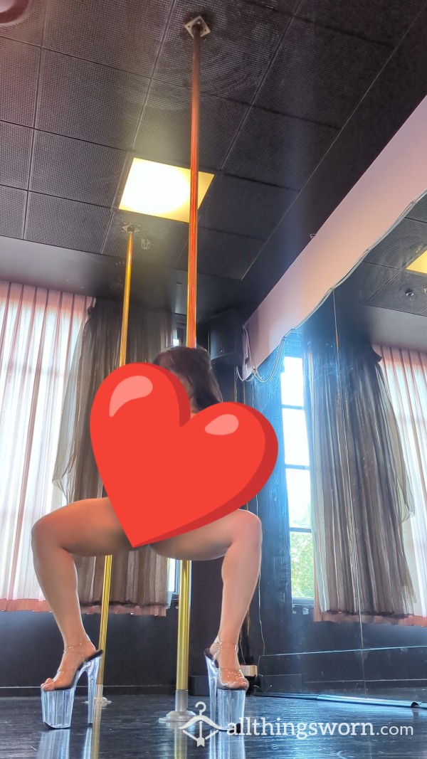 Erotic Pole Dance