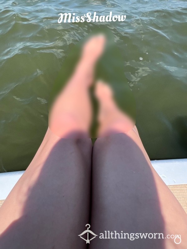 Feet On The Pontoon In The Lake White Polish👣