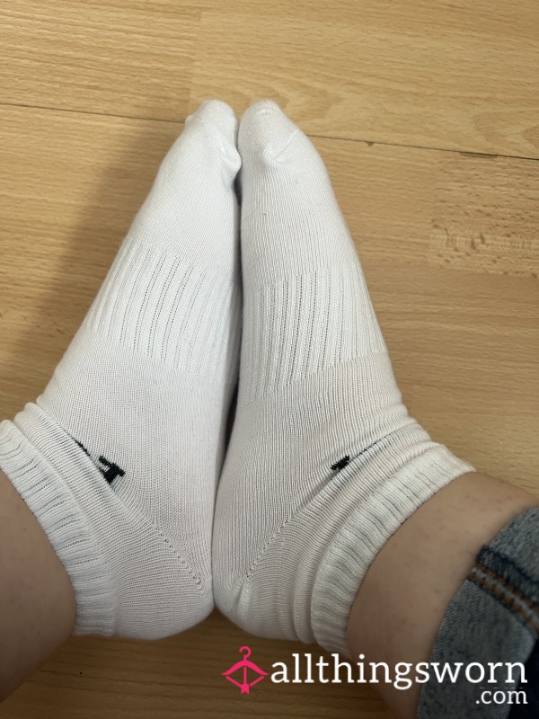 Feet Pics 🦶🏻 10 Pics Of My UK Size 7 Feet For You To Drool Over