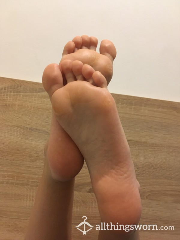 Feet Pics Set: Toes, Soles, Ankles...