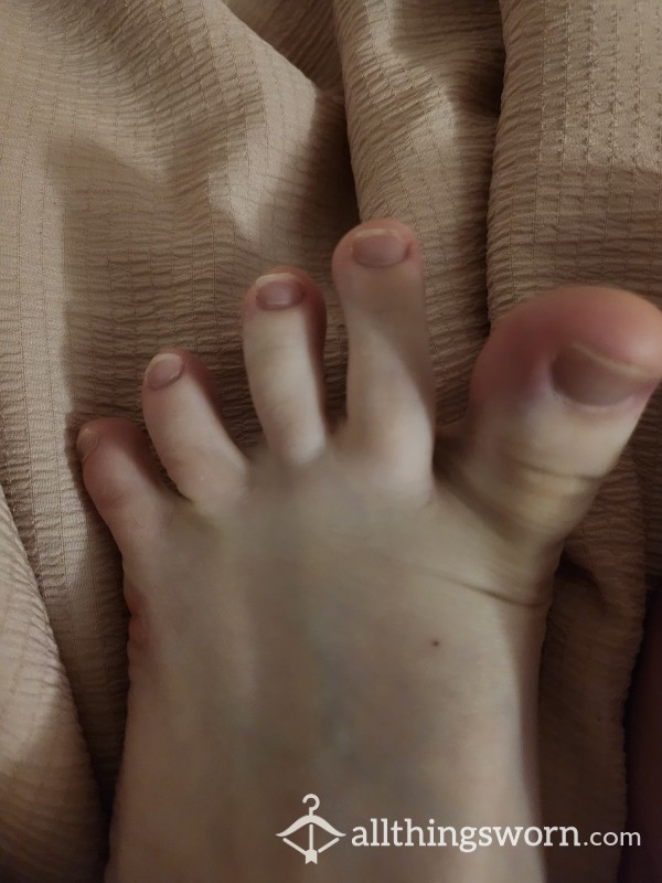 Feet Pictures In Bed