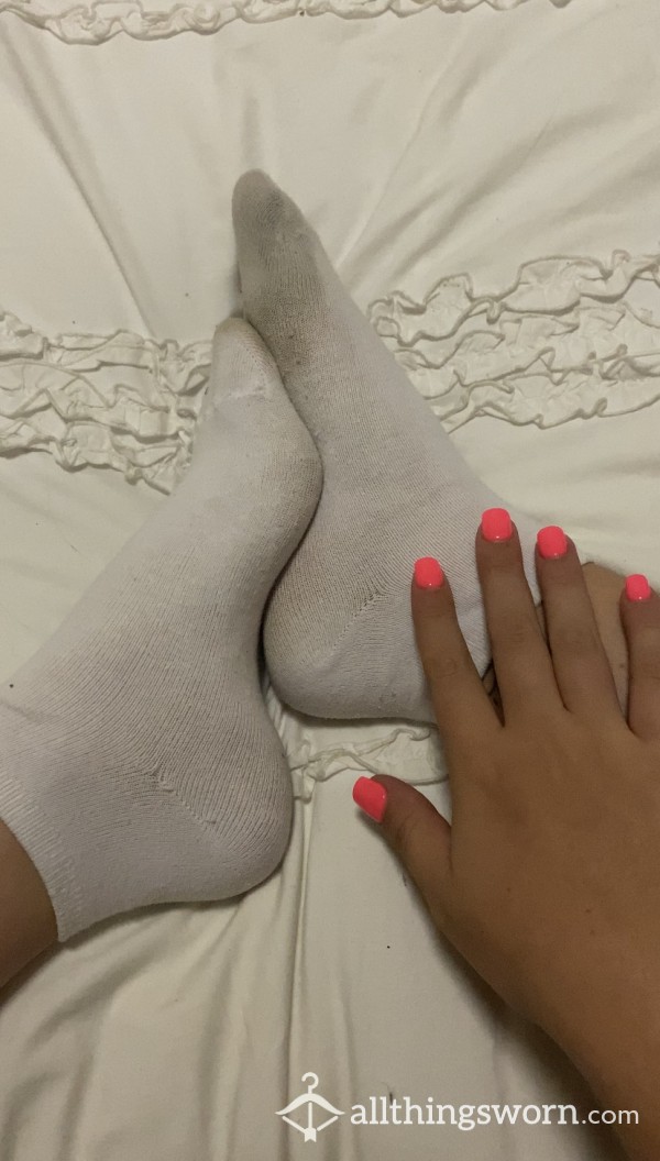 Finally Taking My Disgusting Gym Socks Off & Playing With/Massaging My Feet 🦶🏼💗🧖🏼‍♀️