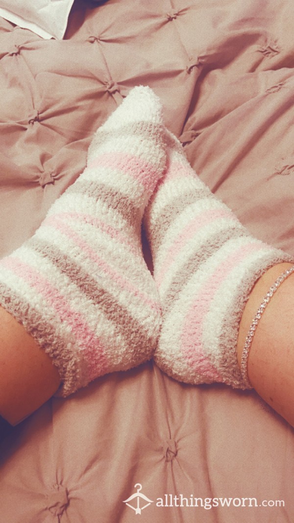 Fluffy Socks 🦶