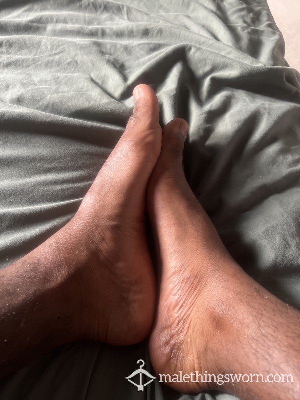 Fresh Sweaty Feet Pics/vids Request Available