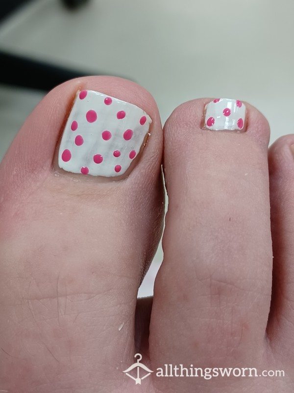 Fun And Flirty Spring Manicure White With Pink Polka Dots
