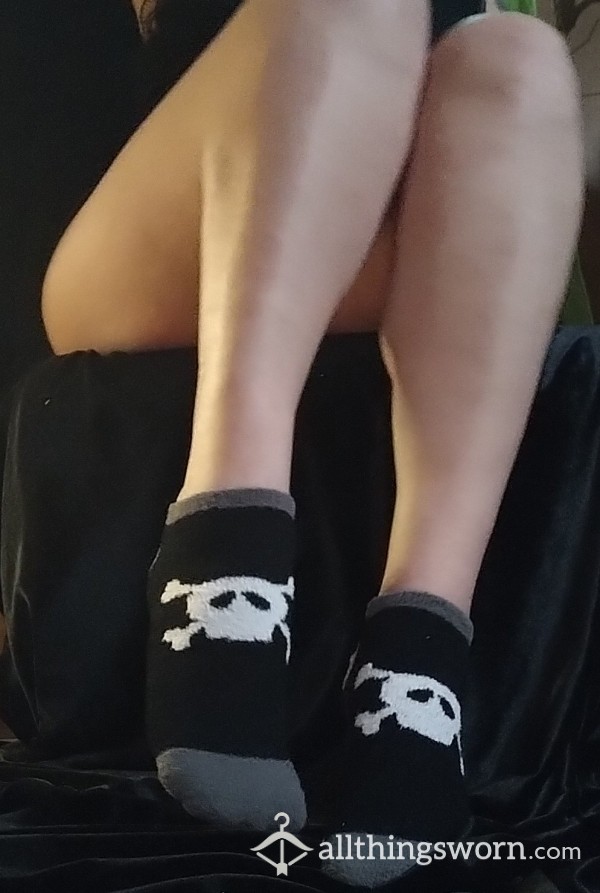 Fuzzy ☠️ Ankle Socks