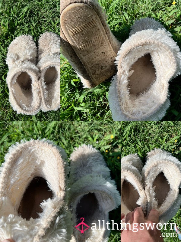 Fuzzy White Slipper Boots 🖤 Size 10!! 💦 Only Worn Barefoot 🥵