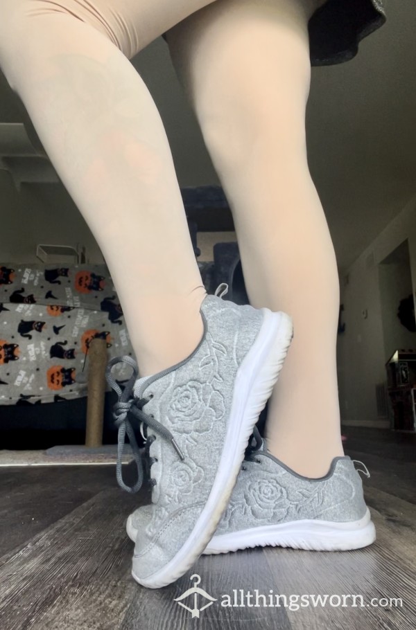 Gray Sneakers 🩶👟