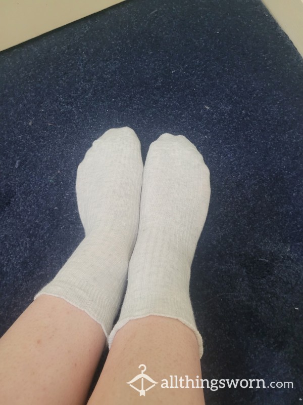 Grey Ribbed Socks 🧦
