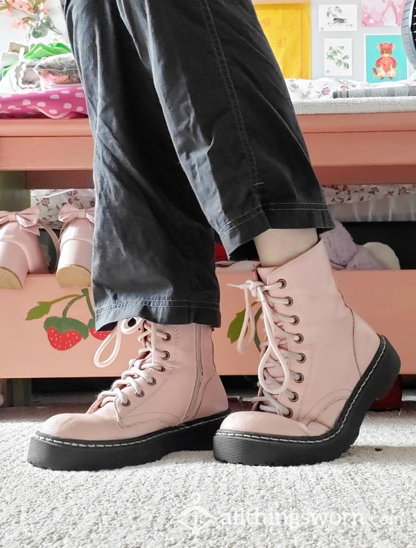 🌸💞Heavily Worn Pink Boots💞🌸