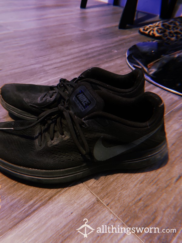My Favorite Black Nike Sneakers 🥰🖤