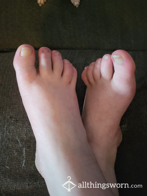 My Feet + A Suprise