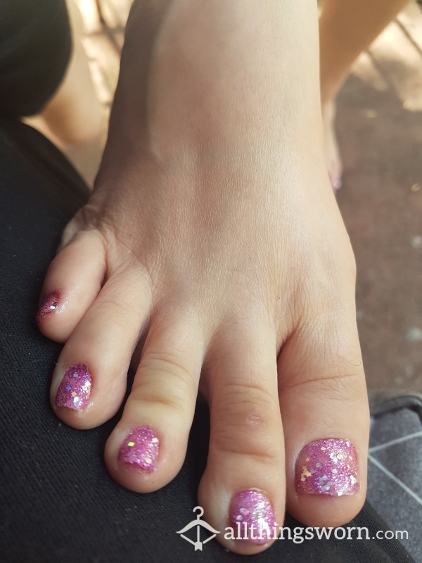 My Pretty Little Feet 👣 Custom Photo Sets 📸 #sexyscent #sensualandsexy #sexyandfun 😉