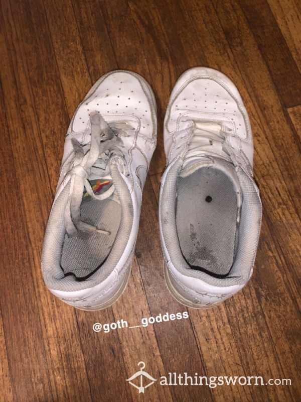 Nike AF1’s Extremely Well Worn (size 6m)