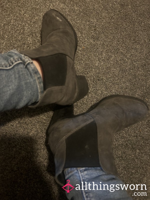 Old Worn Grey And Black Heeled Boots Uk5
